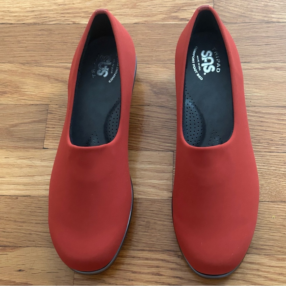 SAS Women's Vibrant Gorgeous Red Loafers Casual comfortable Size 91/2 M shoes